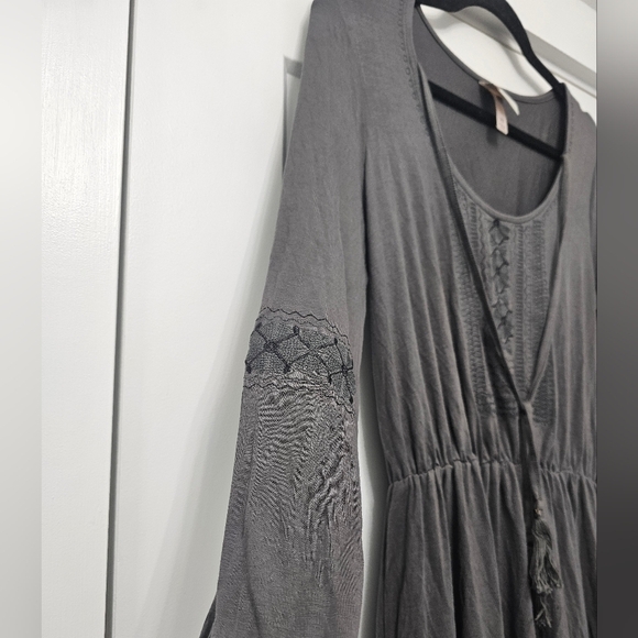 Knox Rose Gray Bell Sleeve Embroidered Scoop Neck Tassel Tie Boho Dress - Picture 9 of 9